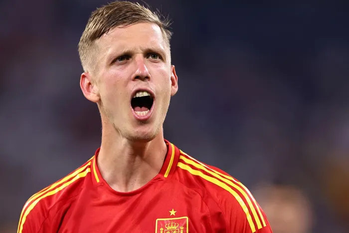 4. Dani Olmo (Tây Ban Nha). Ở tuổi 26, Olmo đang có kỳ EURO thành công. Anh là người ghi bàn ấn định chiến thắng 2-1 trước Pháp ở bán kết. Tại tứ kết, Olmo thậm chí còn vừa ghi bàn vừa kiến tạo, đưa Tây Ban Nha vượt qua chủ nhà Đức. Hàng thủ ĐT Anh sẽ phải rất đau đầu để ngăn chặn cầu thủ khó lường này.