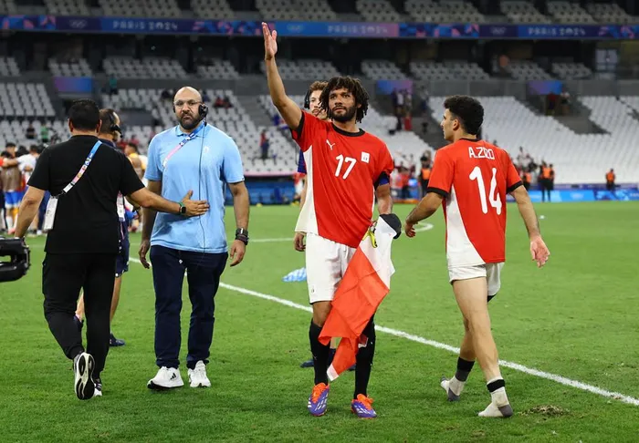 Niềm vui của Elneny cùng các đồng đội